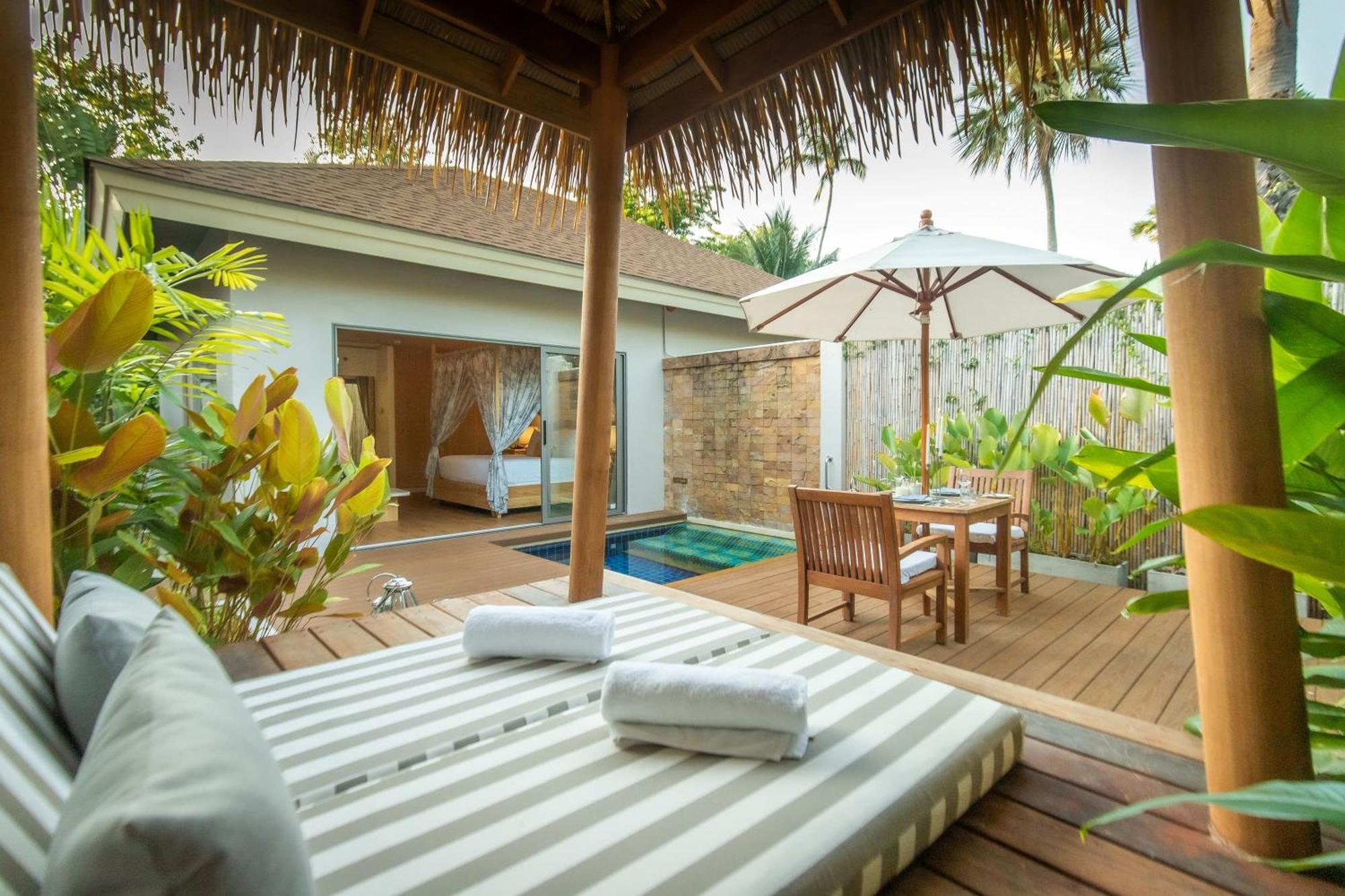 Courtyard Plunge Pool Villa with Roundtrip Airport Transfer